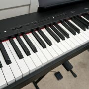 بررسی پیانو یاماه p 225 1