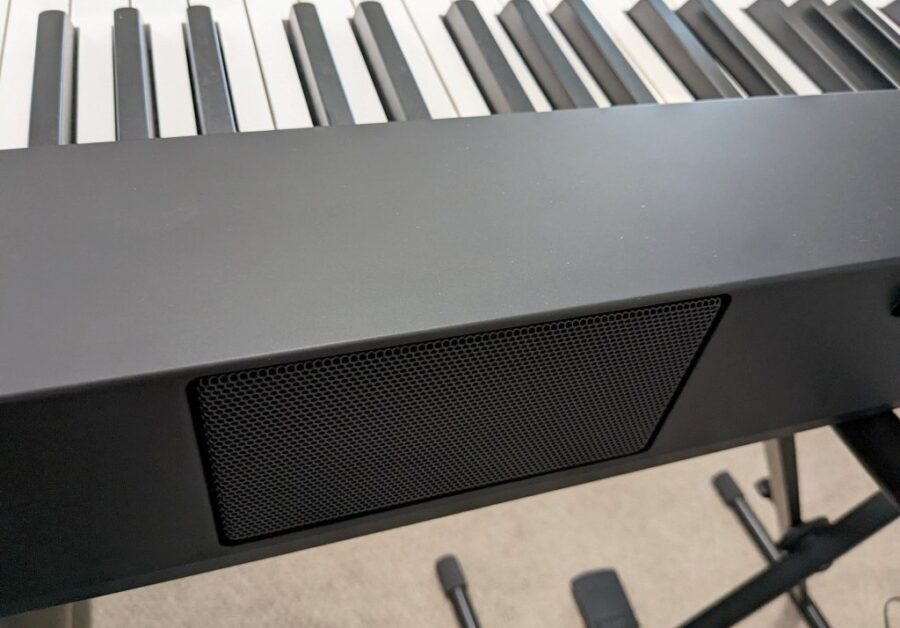 بررسی کامل پیانوی دیجیتال Yamaha P-225 | مزایا، معایب و مقایسه 27 بررسی پیانو یاماه p 225 45