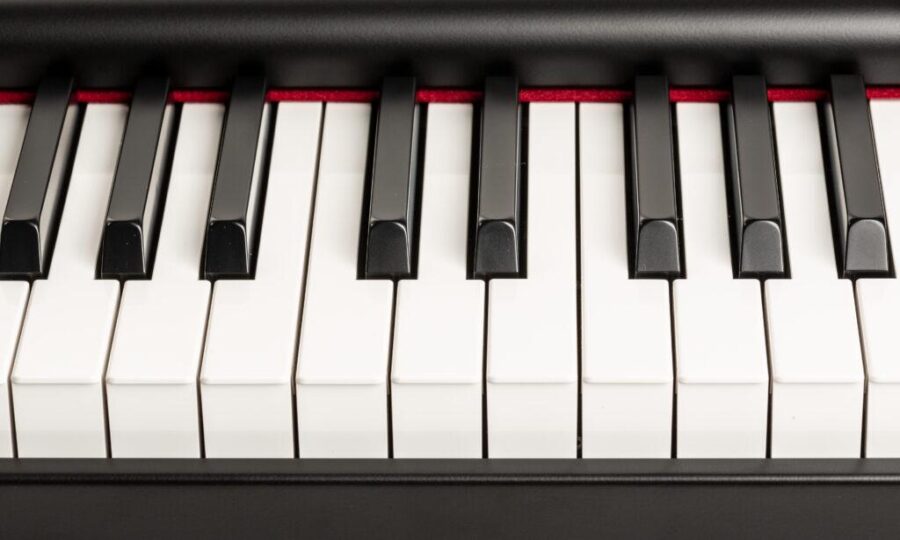 راهنمای خرید پیانو دیجیتال برای مبتدیان؛ چگونه اولین پیانوی خود را انتخاب کنیم؟ 3 Weighted Keys چیست - خرید پیانو دیجیتال